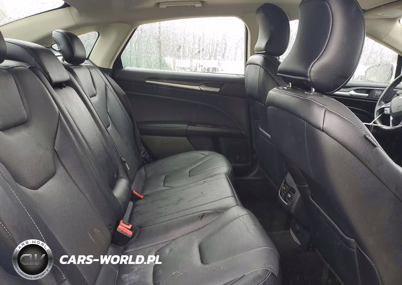 2019 Ford Fusion Titanium VIN:3FA6P0K98KR234266 - 10
