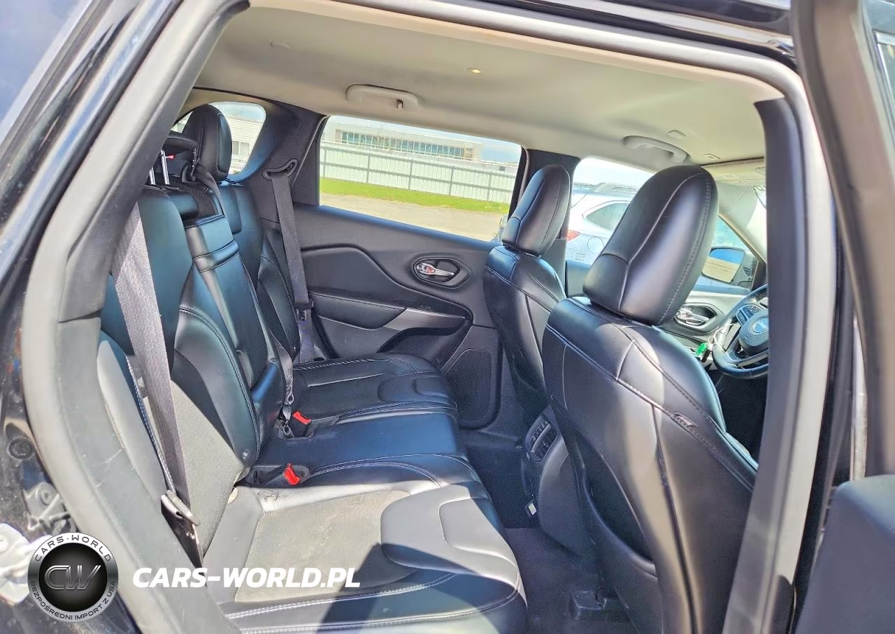 2019 Jeep Cherokee Latitude Plus VIN:1C4PJMLN4KD167371 - 11