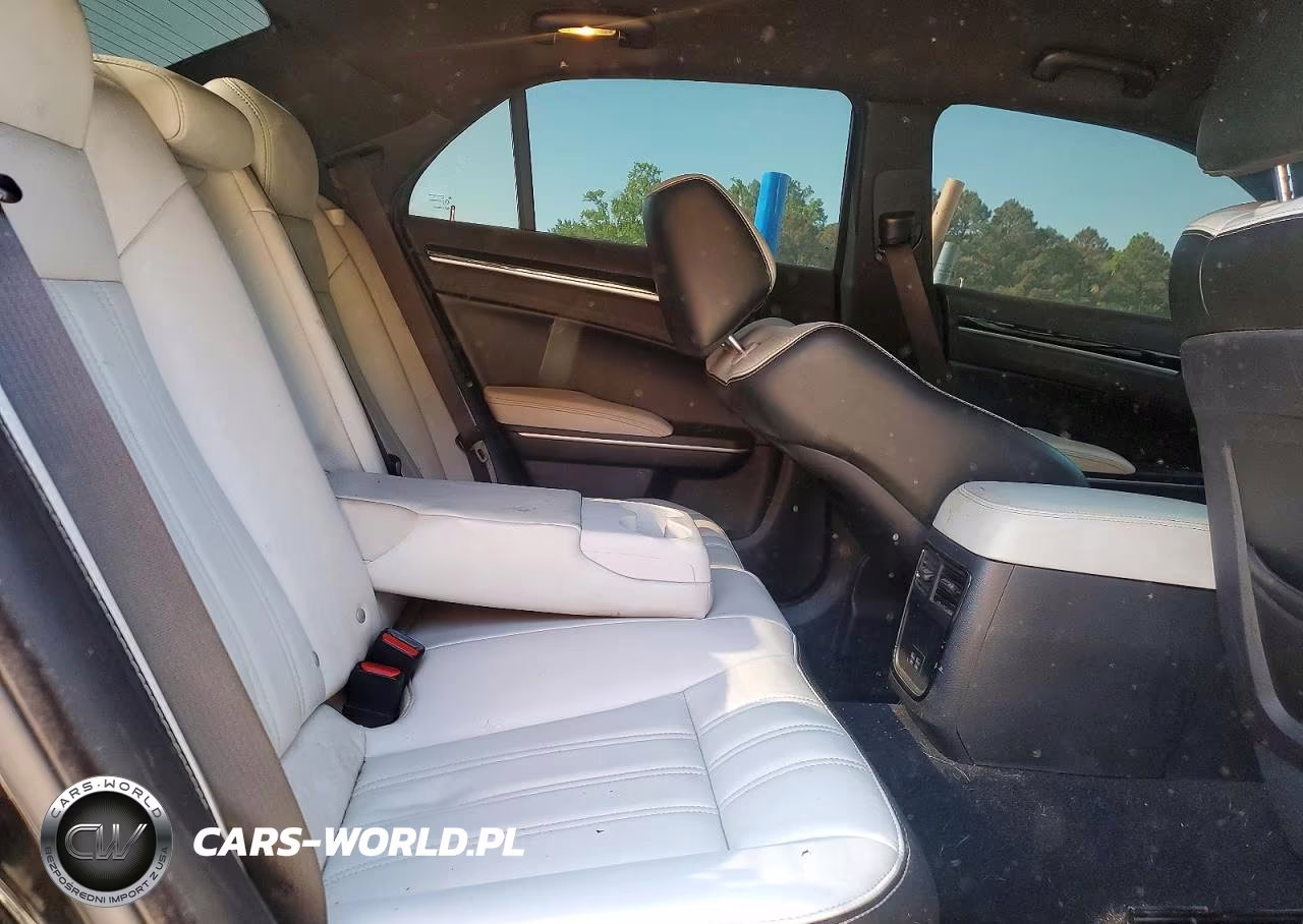 2021 Chrysler 300 S VIN:2C3CCABG3MH626412 - 10