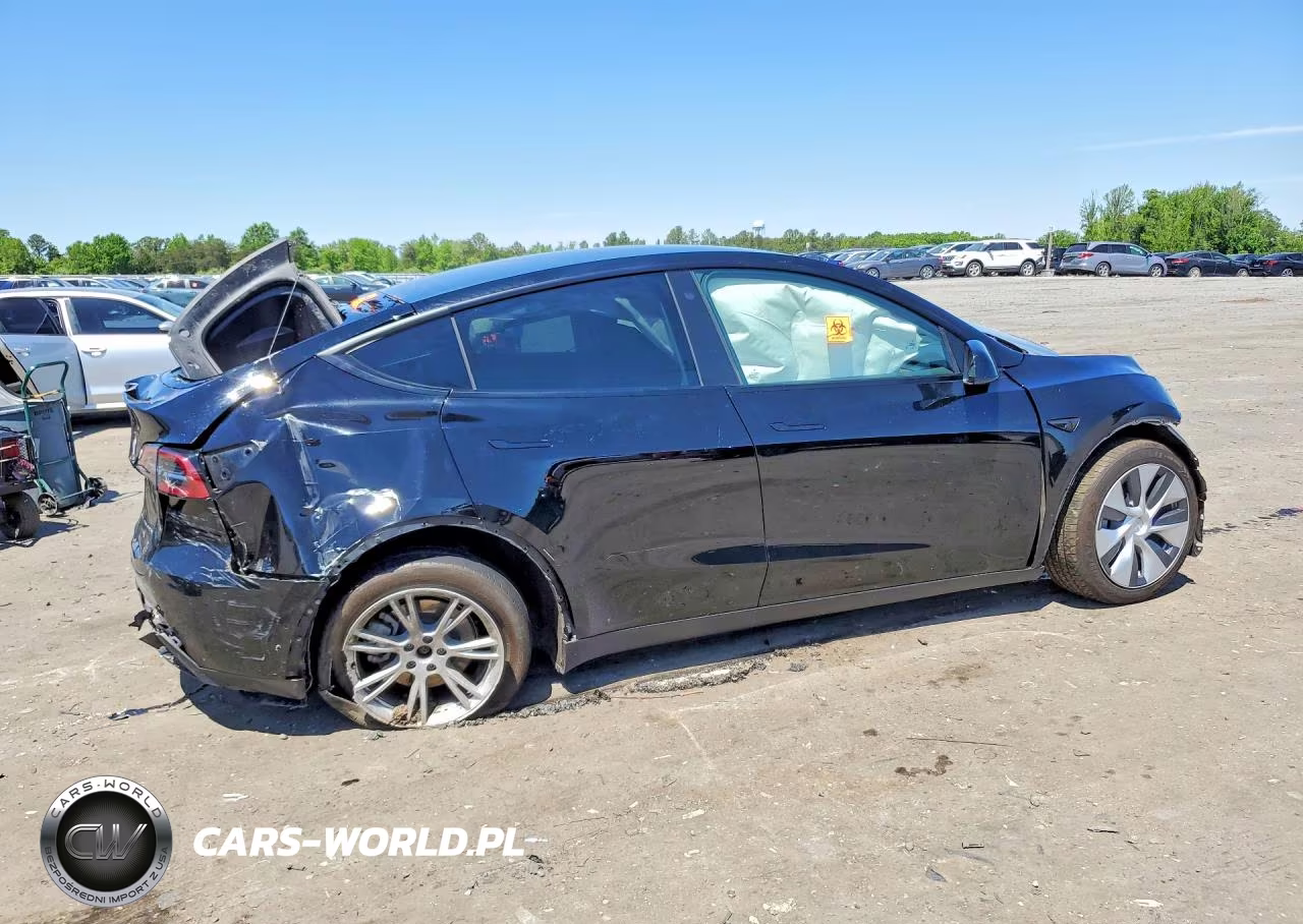 2022 Tesla Model Y VIN:7SAYGAEE2NF523024 - 3