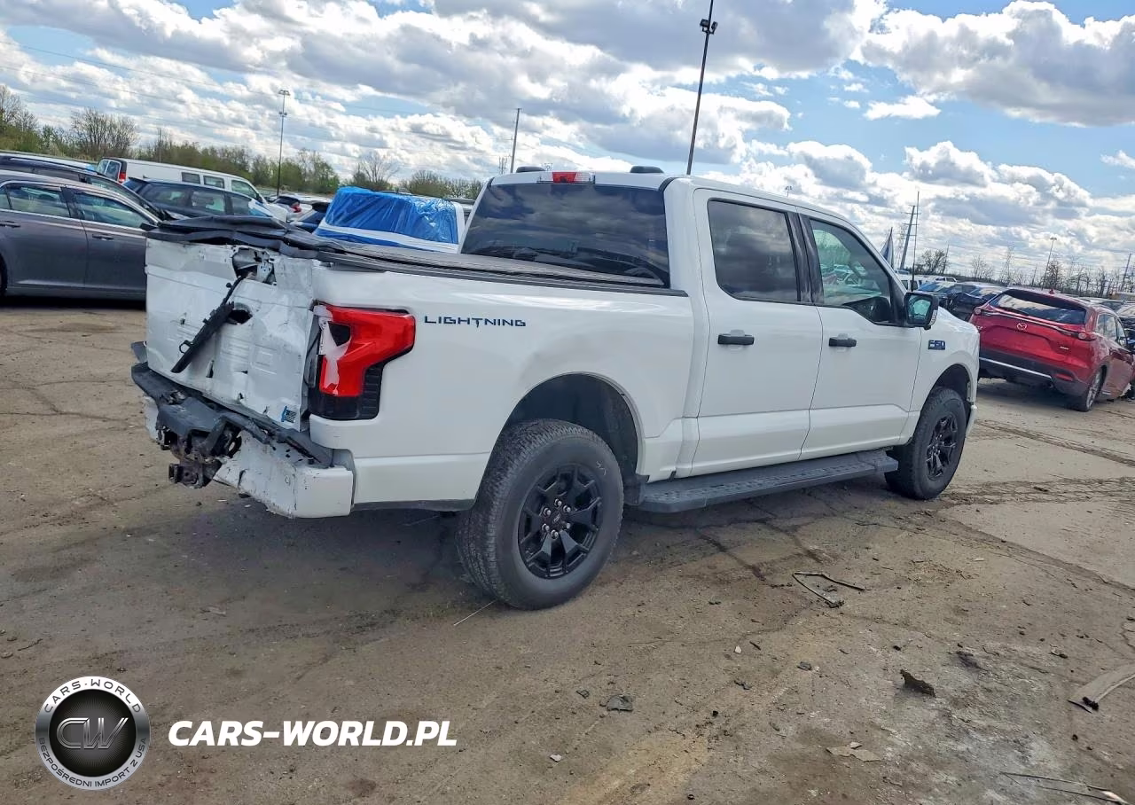 2025 Ford F150 Lightning Xlt VIN:1FTVW3LK7SWG15843 - 3