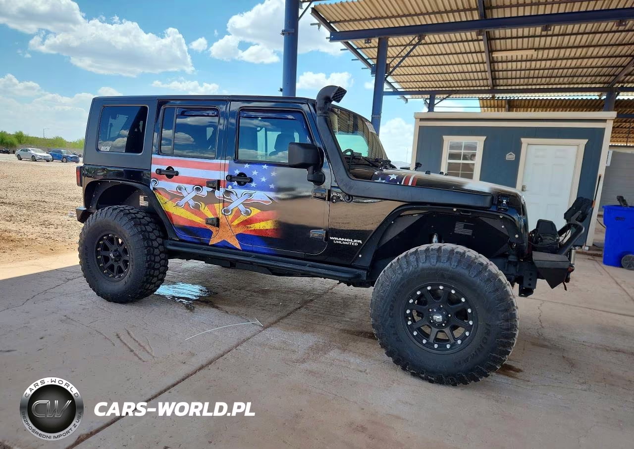 2008 Jeep Wrangler Unlimited Rubicon VIN:1J4GA691X8L613869 - 4