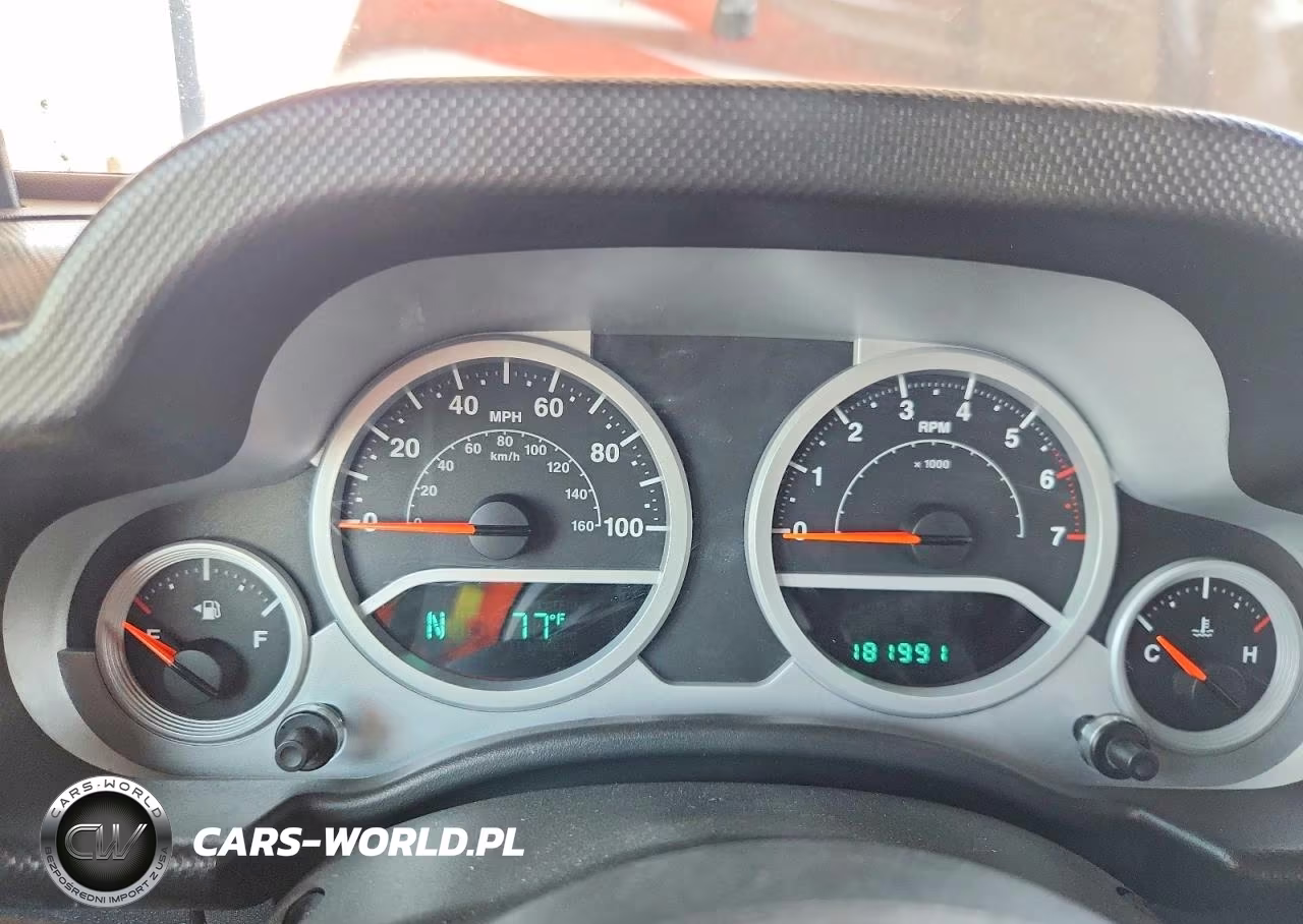 2008 Jeep Wrangler Unlimited Rubicon VIN:1J4GA691X8L613869 - 9