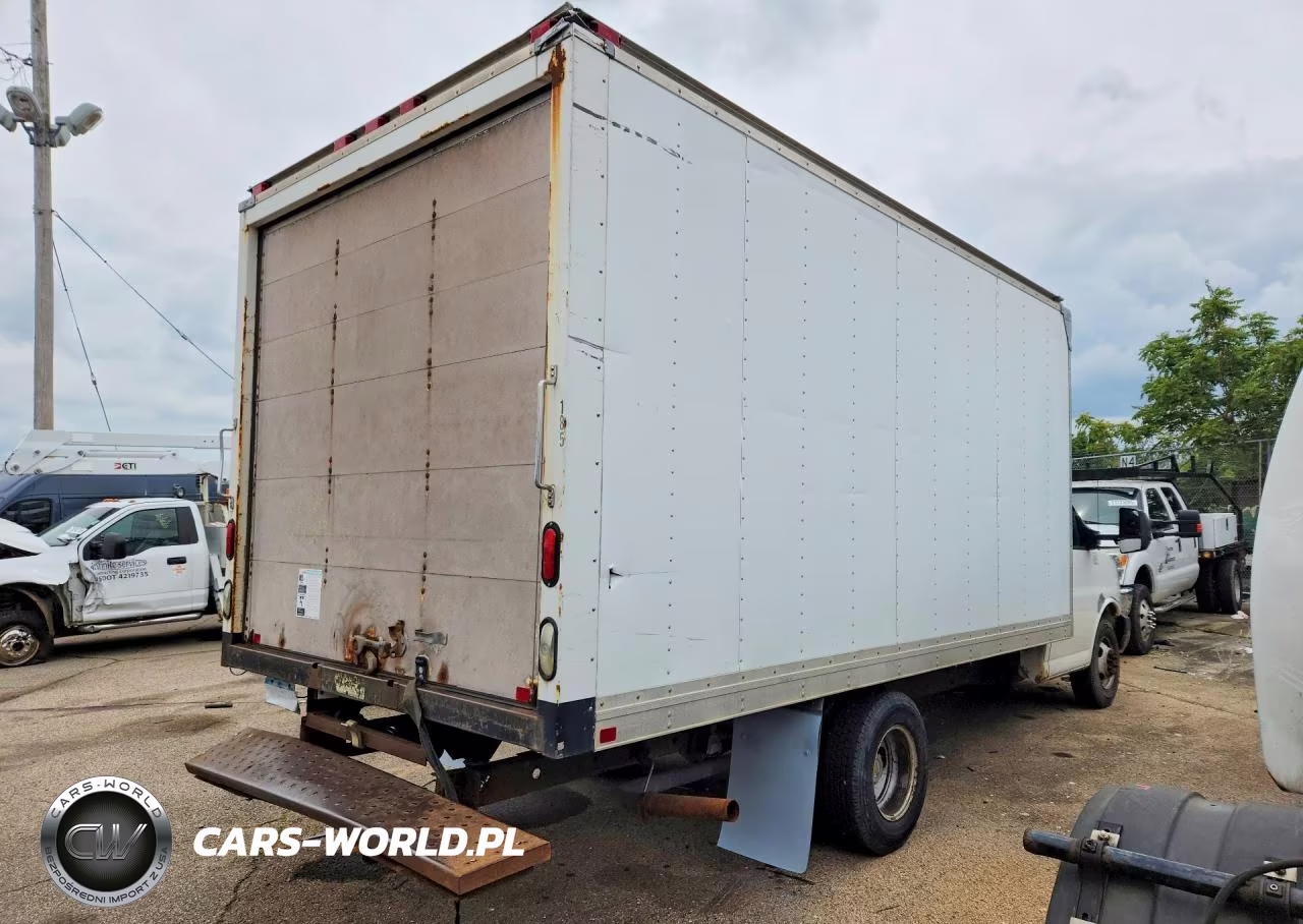 2010 Chevrolet Express G3500 VIN:1GB6G3BG8A1145899 - 3