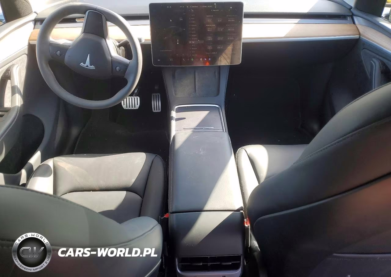 2025 Tesla Model Y VIN:7SAYGDEF6SA369825 - 8