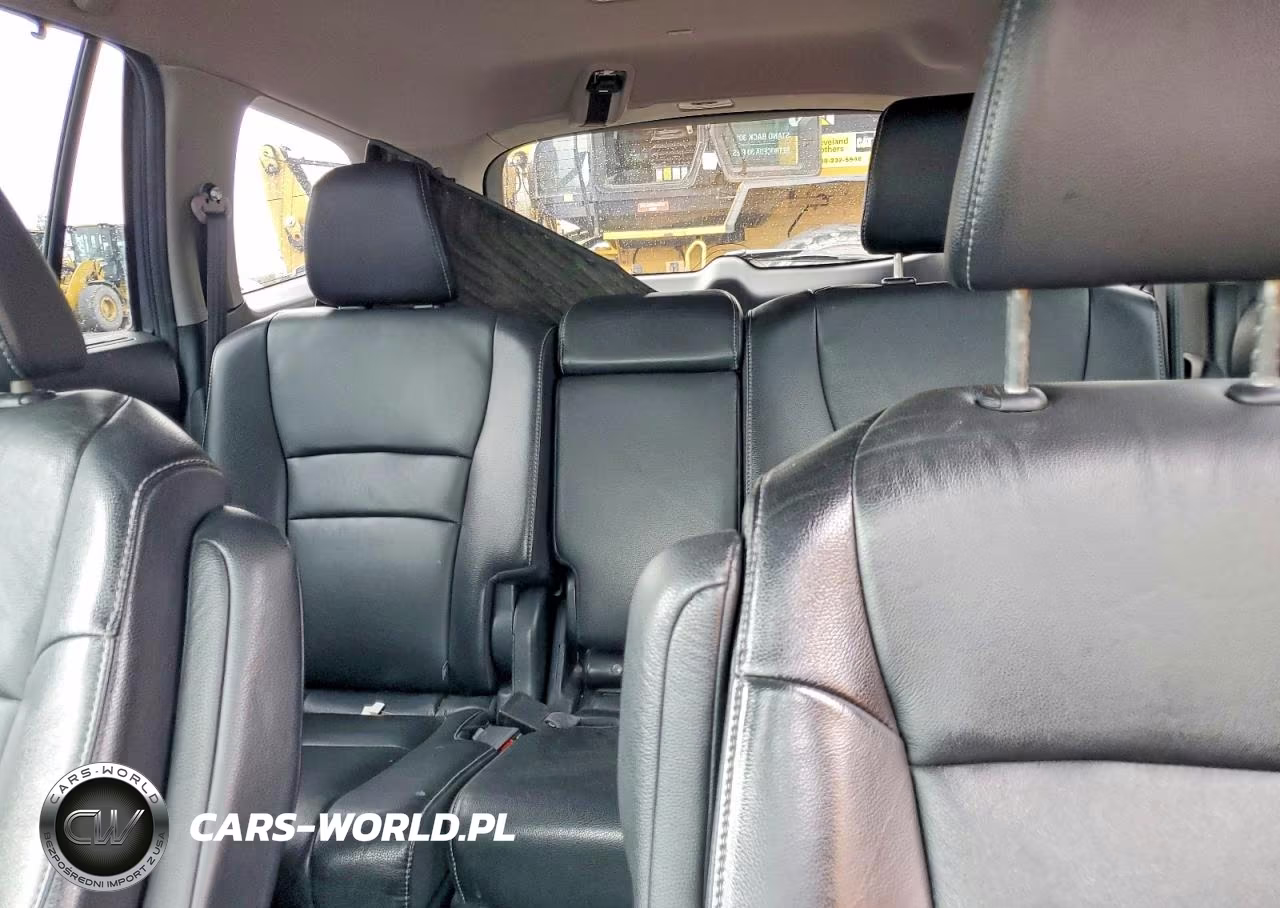 2018 Honda Pilot Touring VIN:5FNYF6H97JB017632 - 10