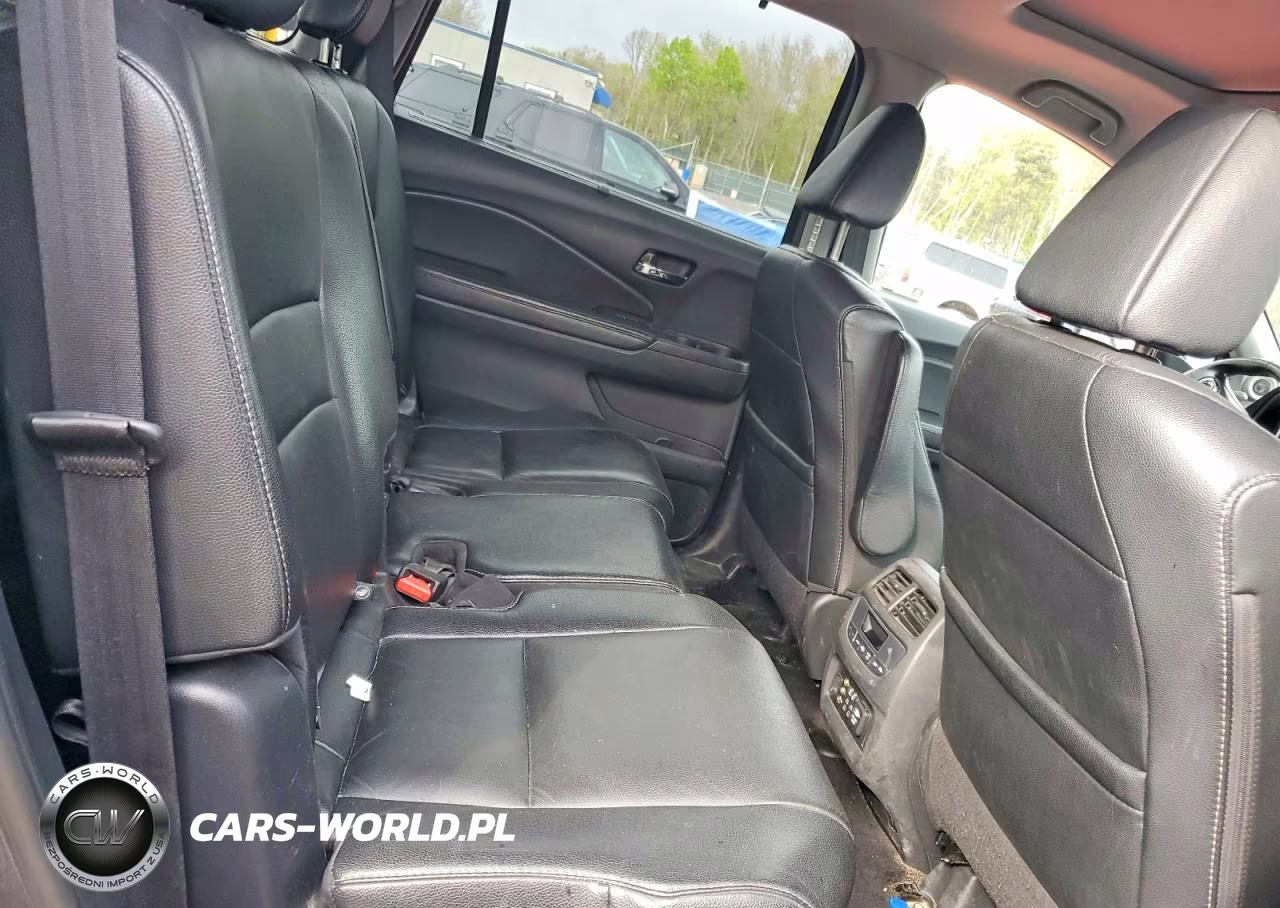 2018 Honda Pilot Touring VIN:5FNYF6H97JB017632 - 11