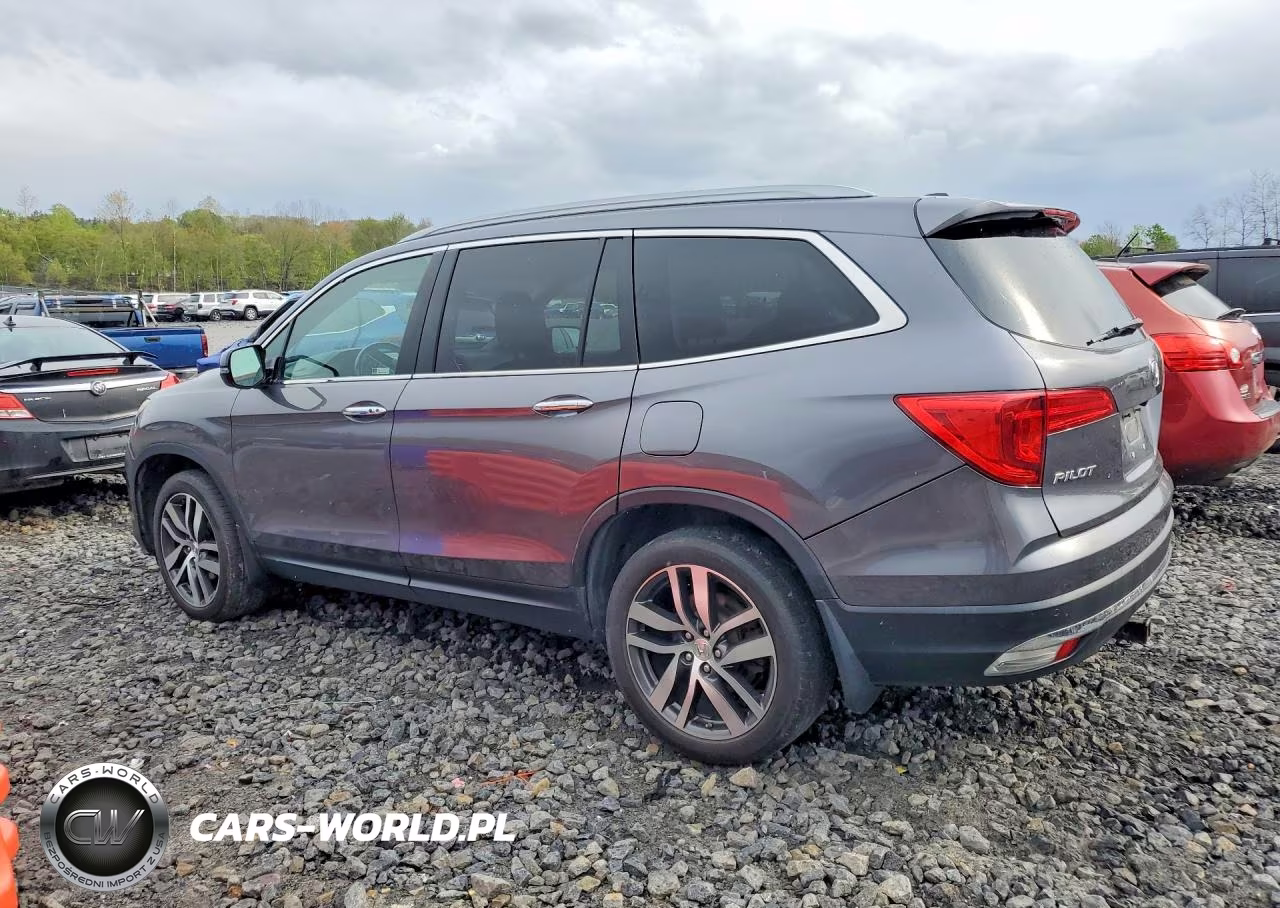 2018 Honda Pilot Touring VIN:5FNYF6H97JB017632 - 2