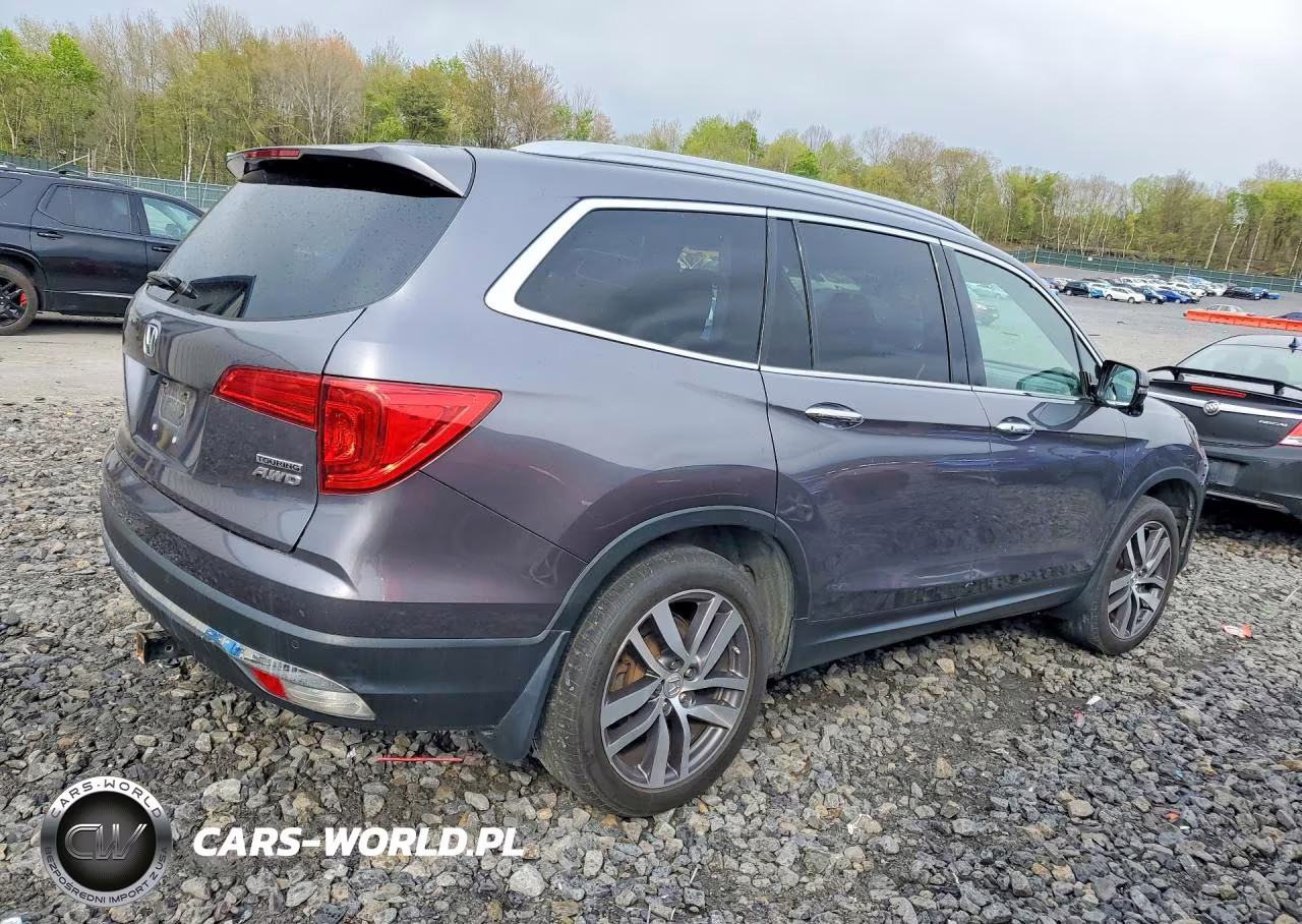 2018 Honda Pilot Touring VIN:5FNYF6H97JB017632 - 3