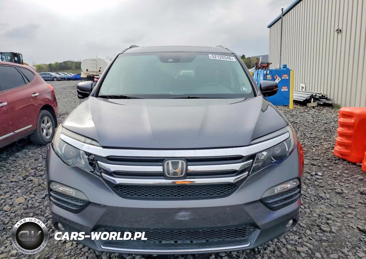 2018 Honda Pilot Touring VIN:5FNYF6H97JB017632 - 5