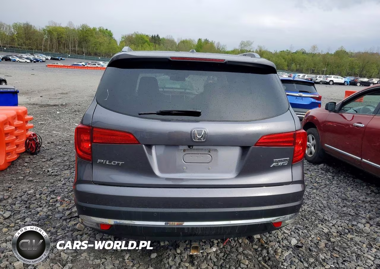 2018 Honda Pilot Touring VIN:5FNYF6H97JB017632 - 6