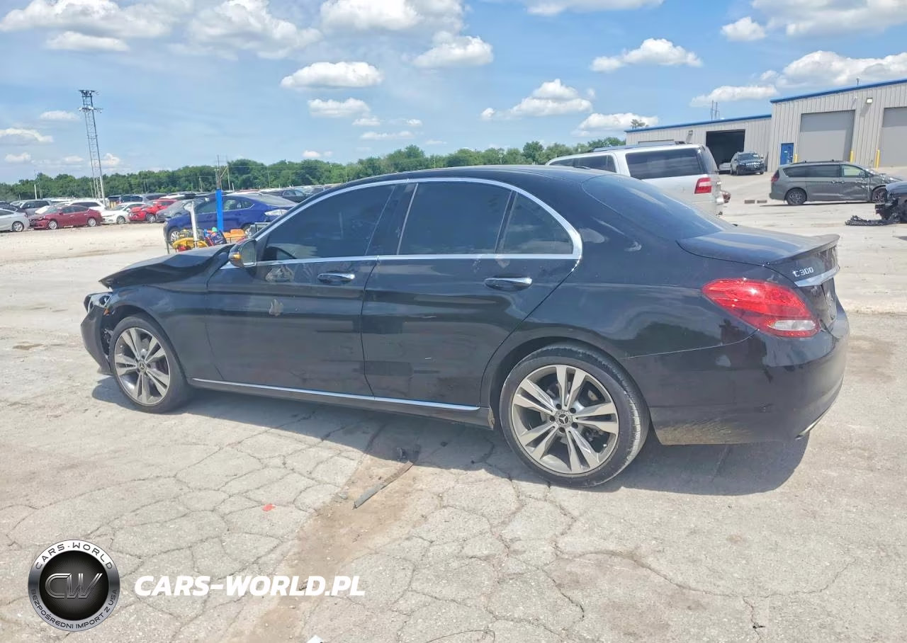 2018 Mercedes-Benz C 300 VIN:55SWF4JB7JU254211 - 2