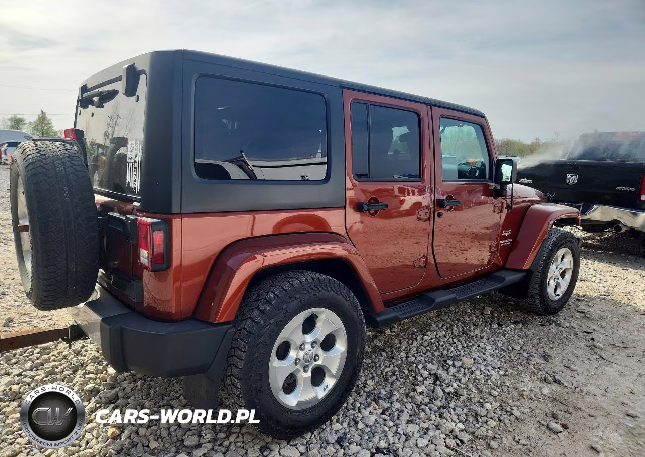 2014 Jeep Wrangler Unlimited Sahara VIN:1C4BJWEG2EL252028 - 3