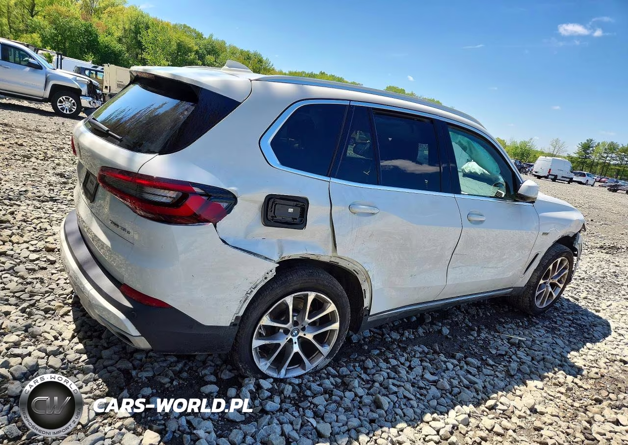 2023 BMW X5 xDrive45E VIN:5UXTA6C07P9S00645 - 3