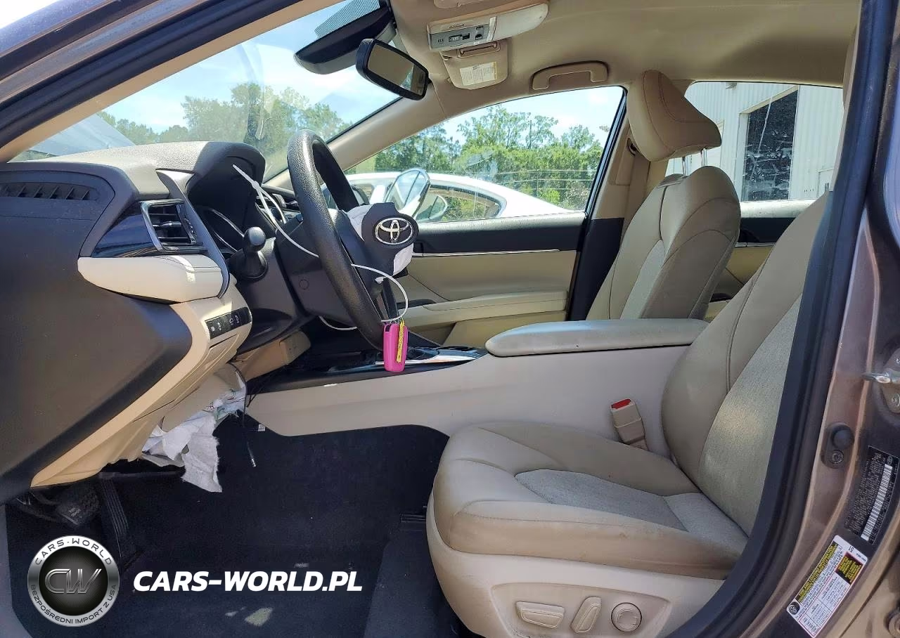2019 Toyota Camry Le VIN:4T1B11HK2KU809542 - 7