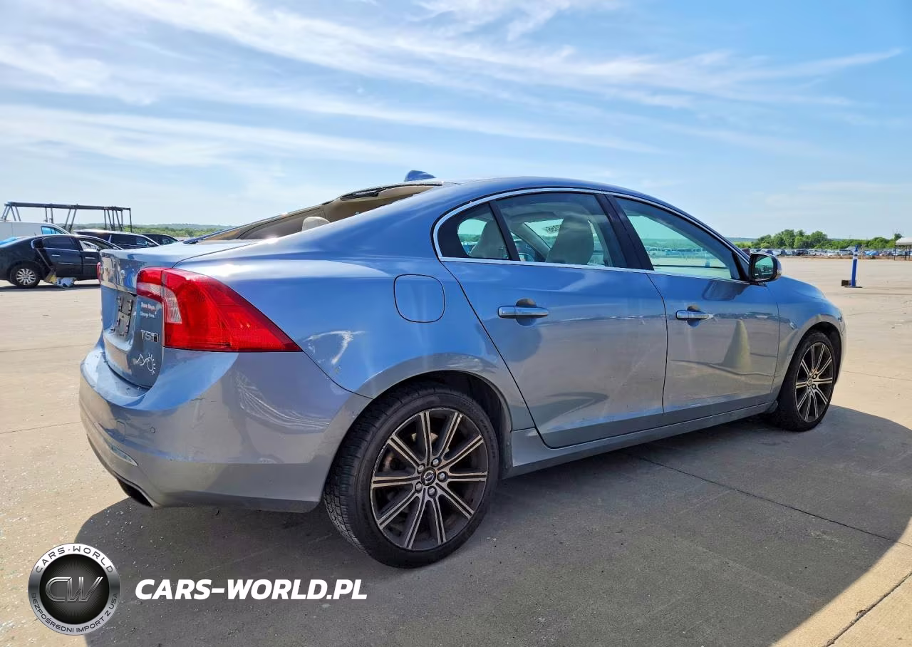 2018 Volvo S60 Inscription VIN:LYV402TK2JB185618 - 3