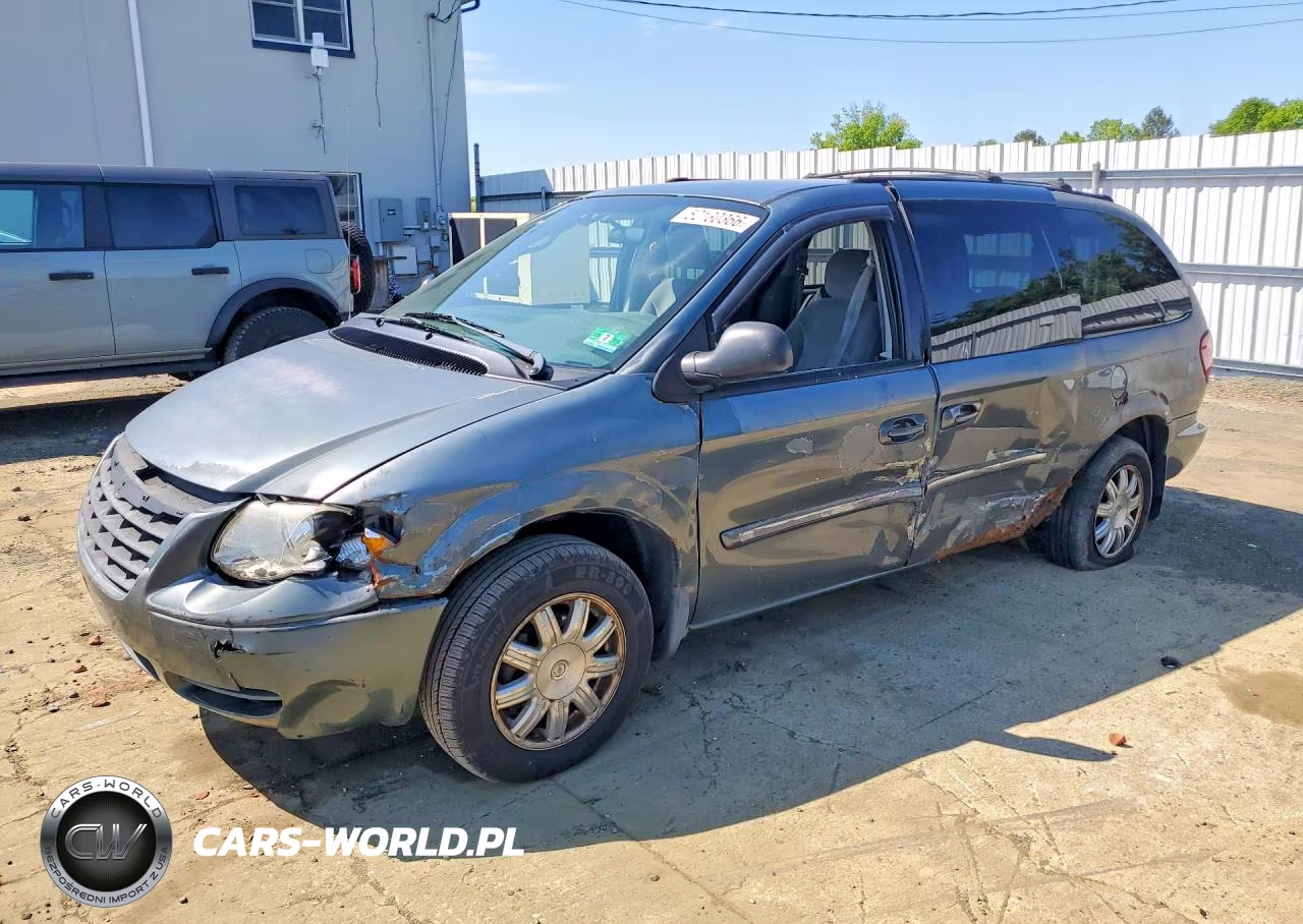 2005 Chrysler Town & Country Touring