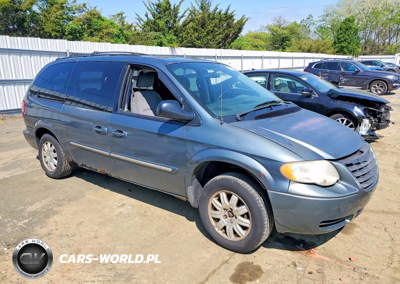 2005 Chrysler Town & Country Touring VIN:2C4GP54L95R582737 - 4