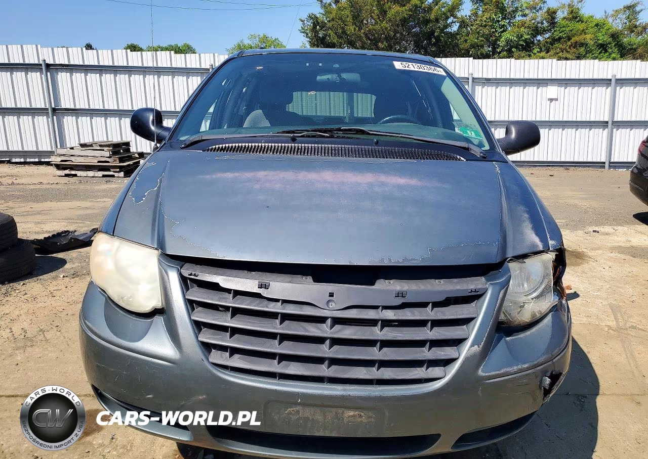 2005 Chrysler Town & Country Touring VIN:2C4GP54L95R582737 - 5