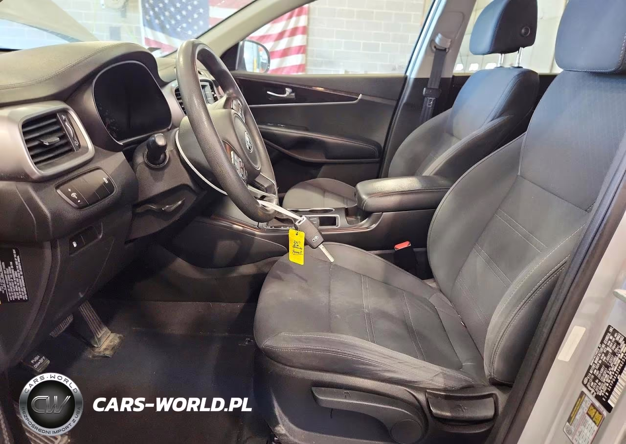 2017 Kia Sorento L VIN:5XYPG4A3XHG252550 - 7