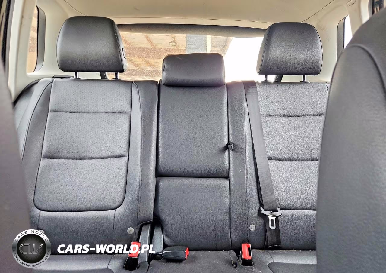 2016 Volkswagen Tiguan S VIN:WVGBV7AX3GW583486 - 10