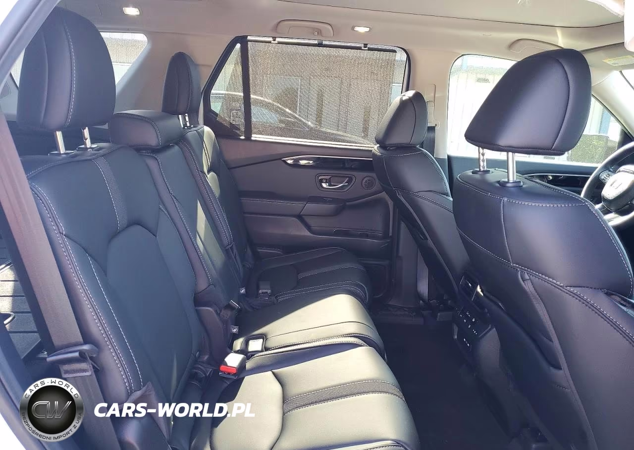 2025 Honda Pilot Touring VIN:5FNYG1H71SB160608 - 11