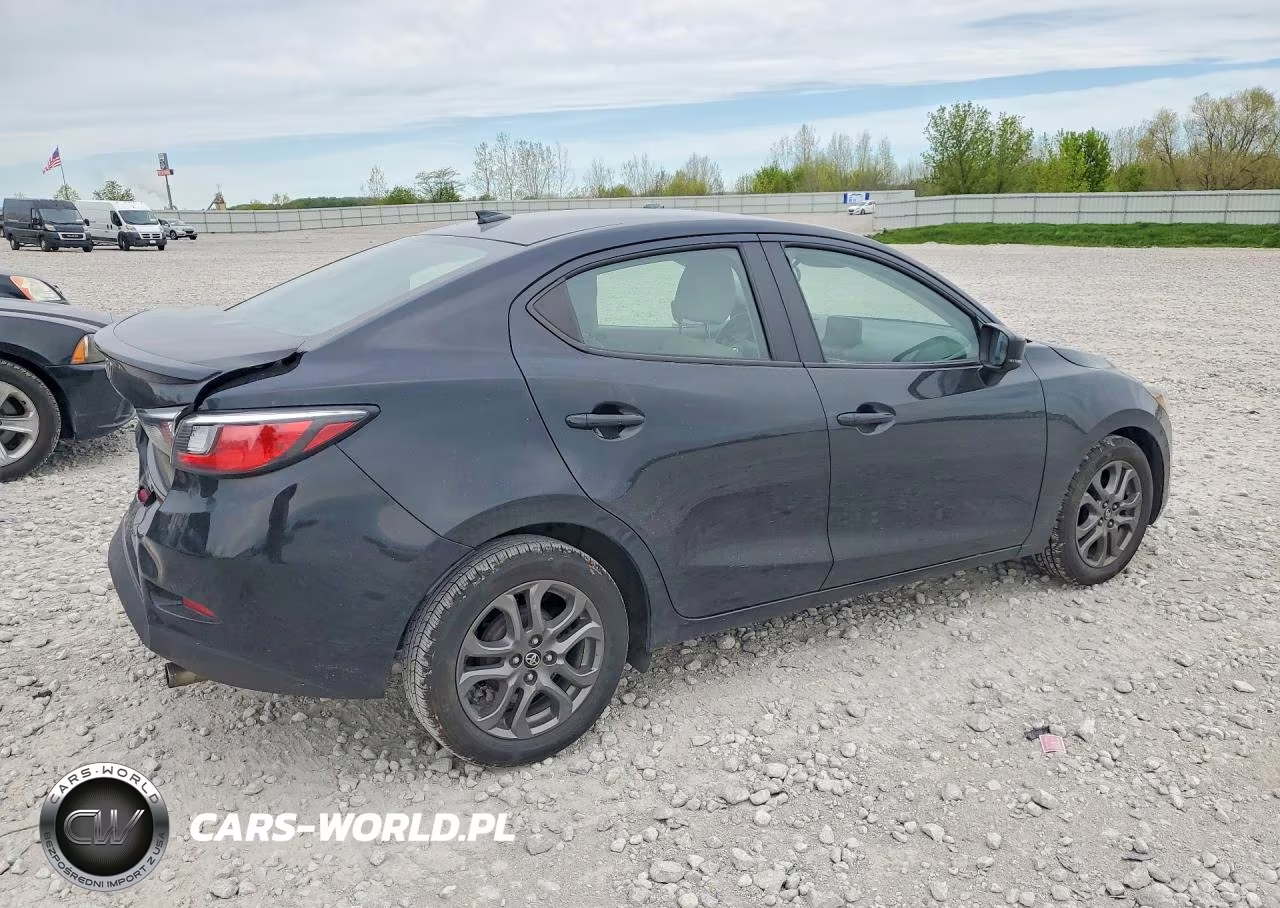 2019 Toyota Yaris Le VIN:3MYDLBYV4KY516201 - 3