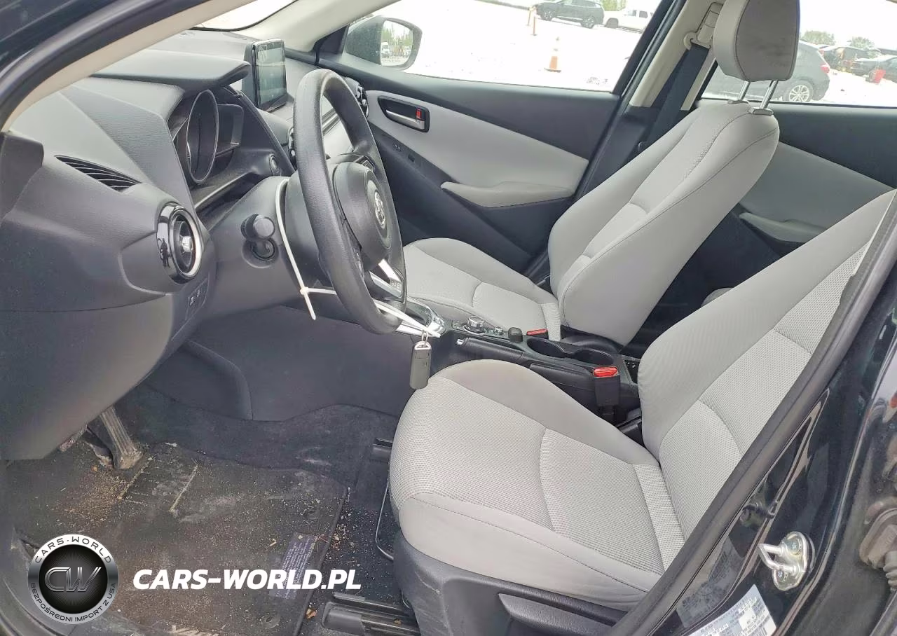 2019 Toyota Yaris Le VIN:3MYDLBYV4KY516201 - 7