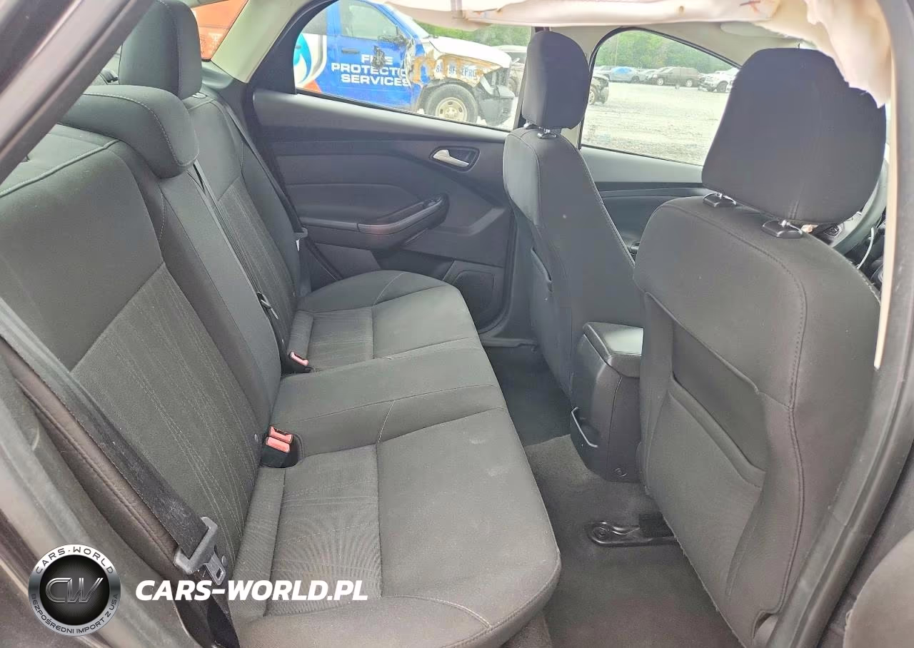 2017 Ford Focus Se VIN:1FADP3F24HL201584 - 10
