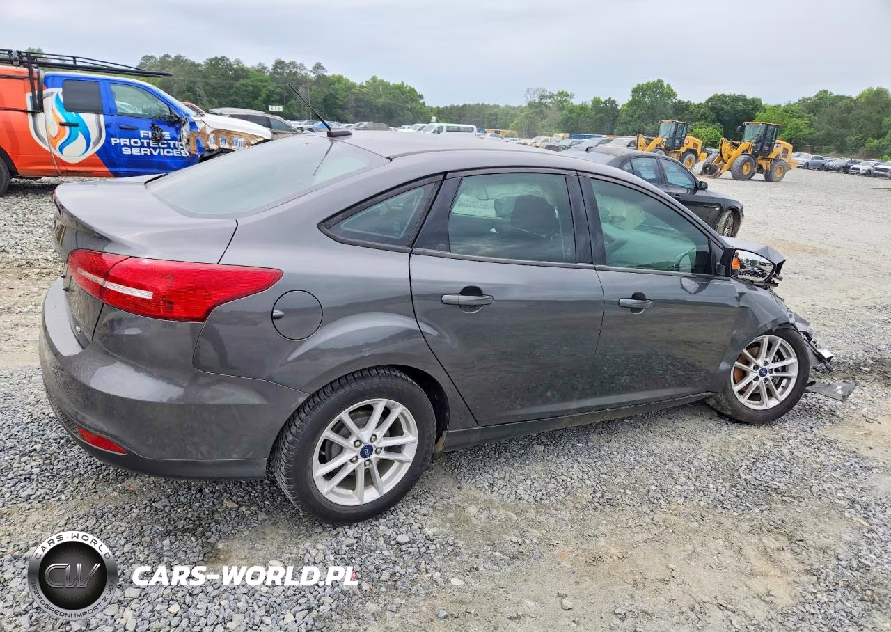 2017 Ford Focus Se VIN:1FADP3F24HL201584 - 3