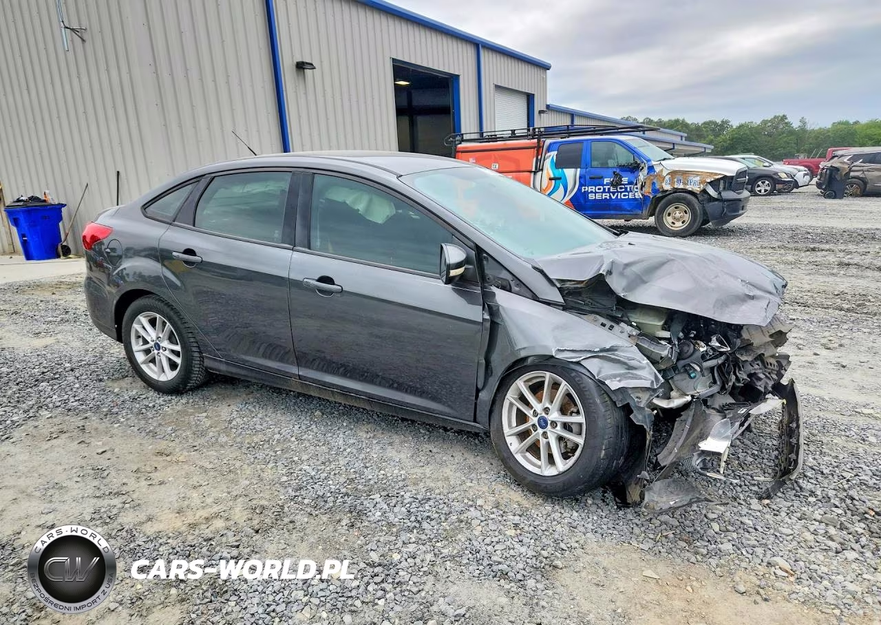 2017 Ford Focus Se VIN:1FADP3F24HL201584 - 4