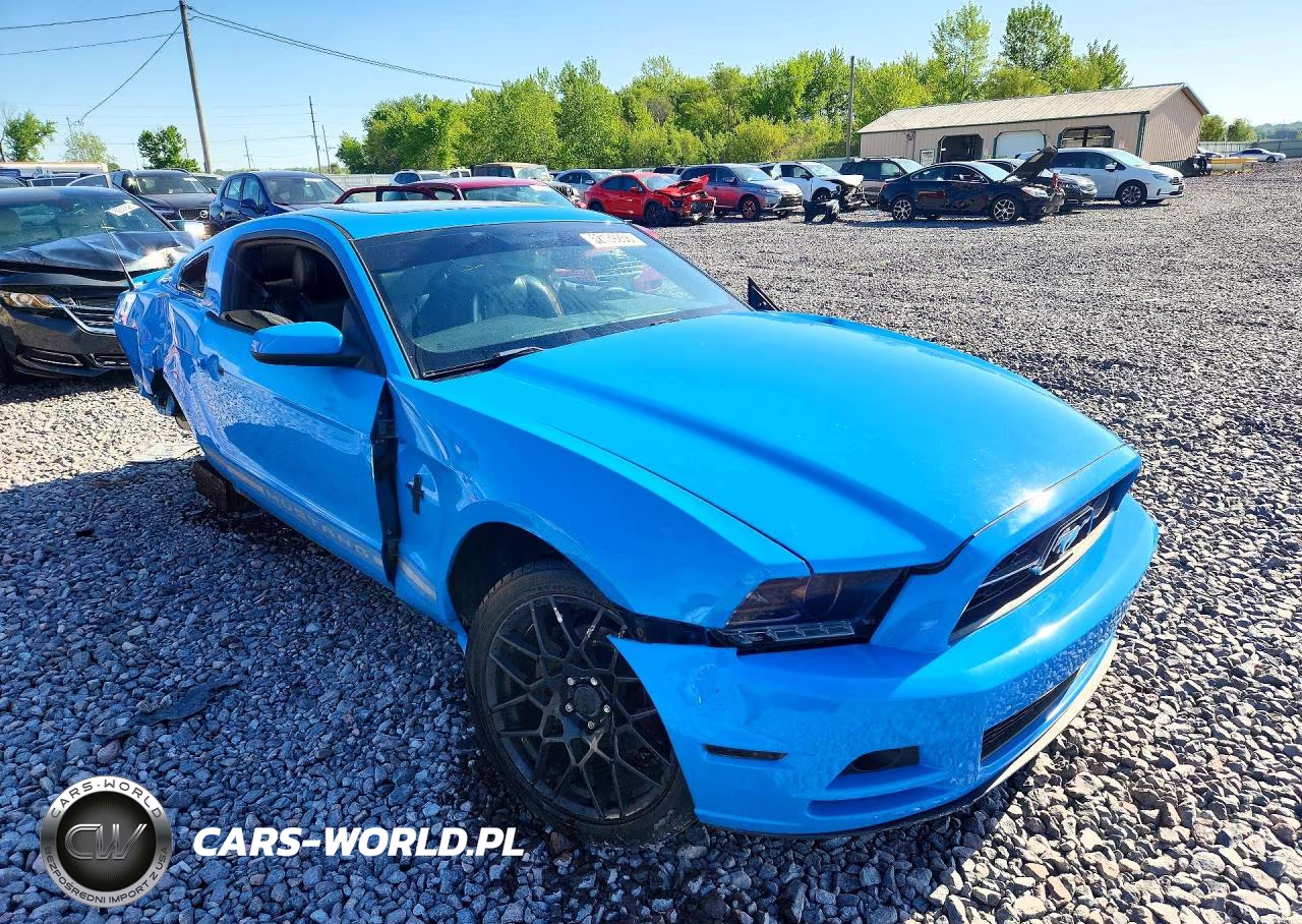 2013 Ford Mustang VIN:1ZVBP8AM4D5215746 - 4