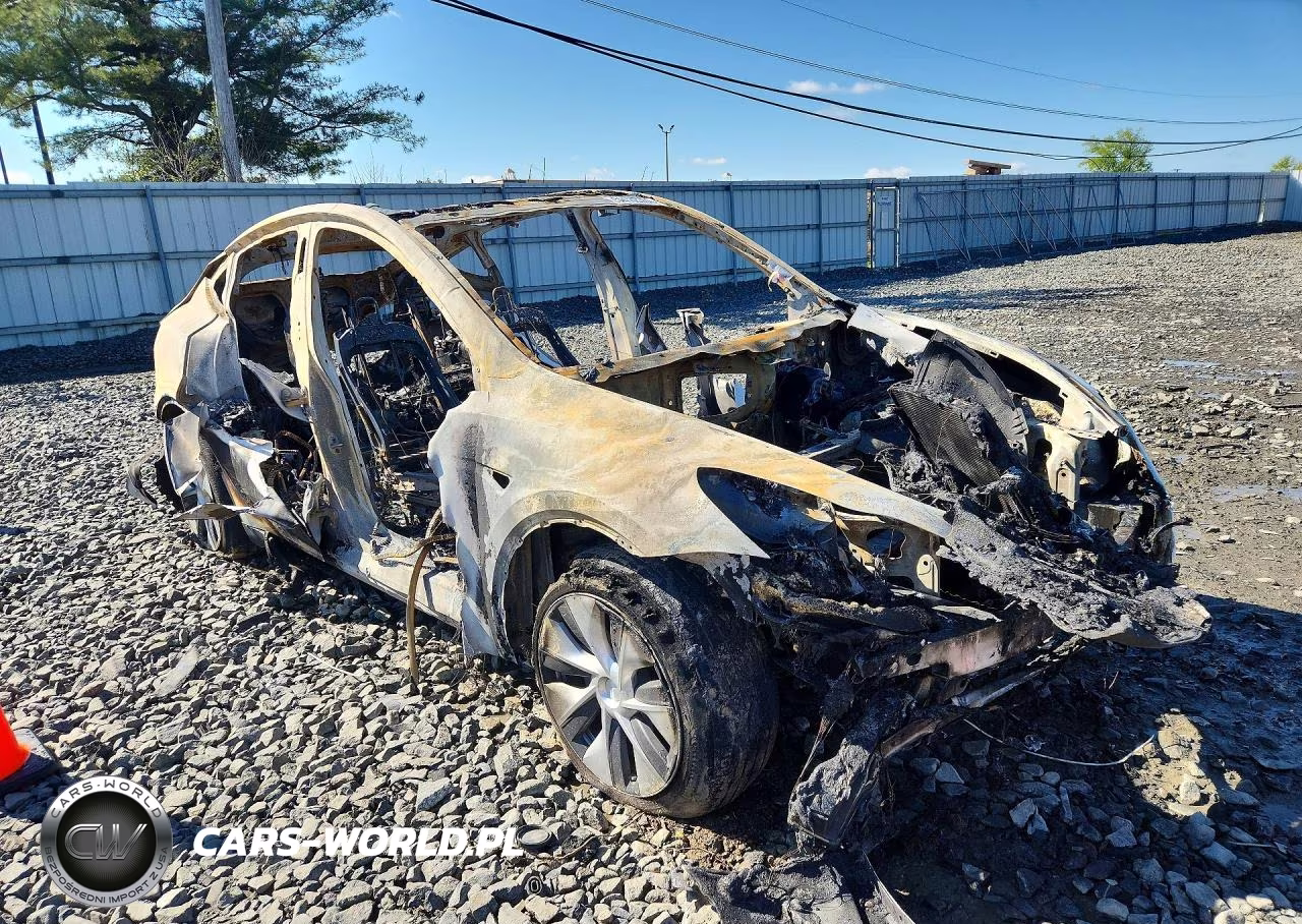 2020 Tesla Model Y VIN:5YJYGDEE3LF032845 - 4