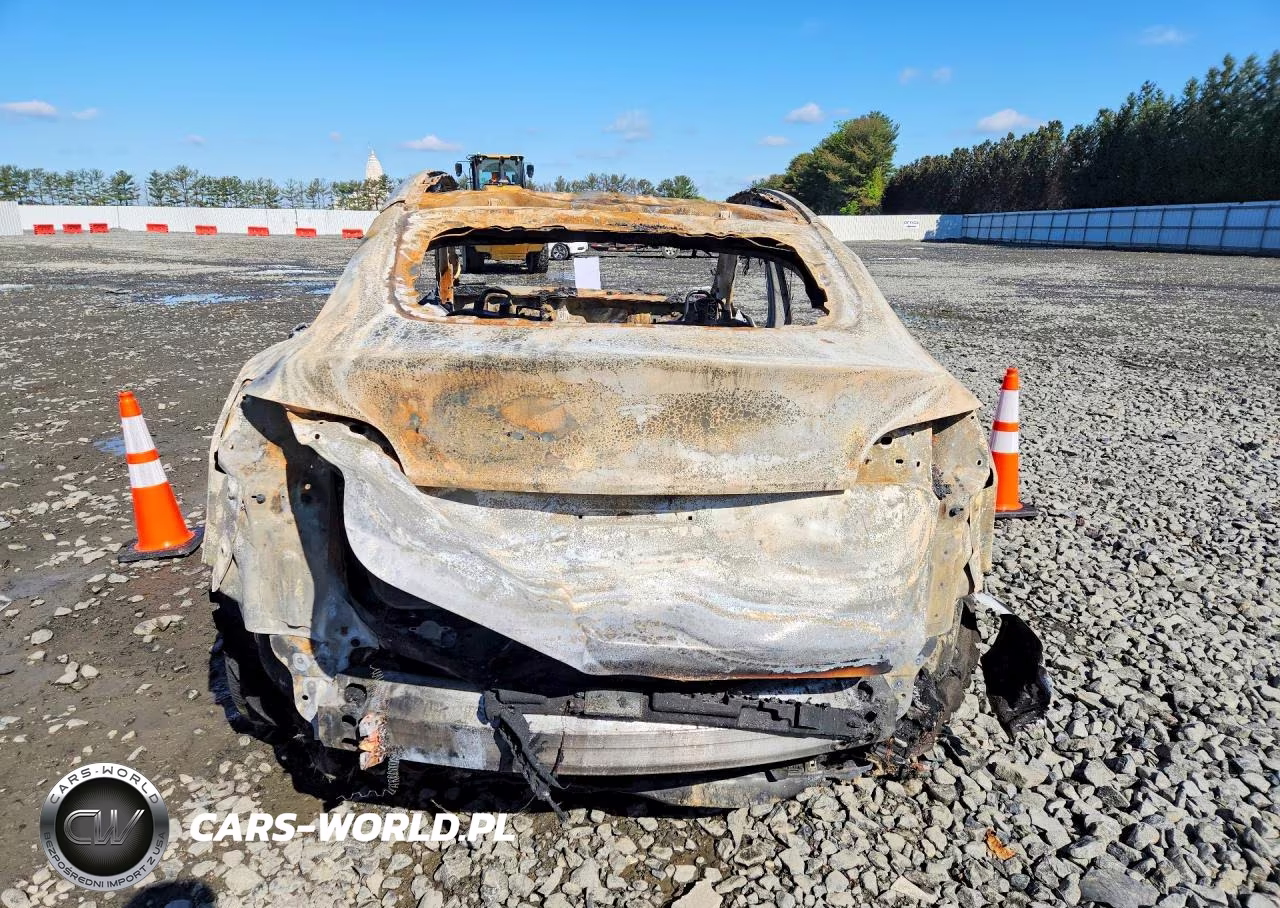 2020 Tesla Model Y VIN:5YJYGDEE3LF032845 - 6