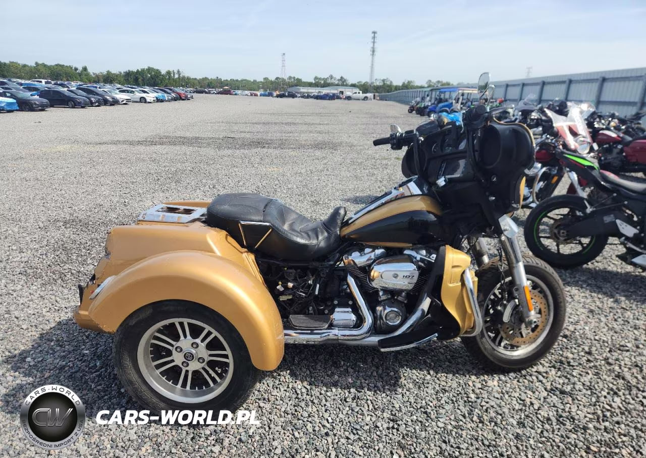 2017 Harley-Davidson Flhtcutg Tri Glide Ultra