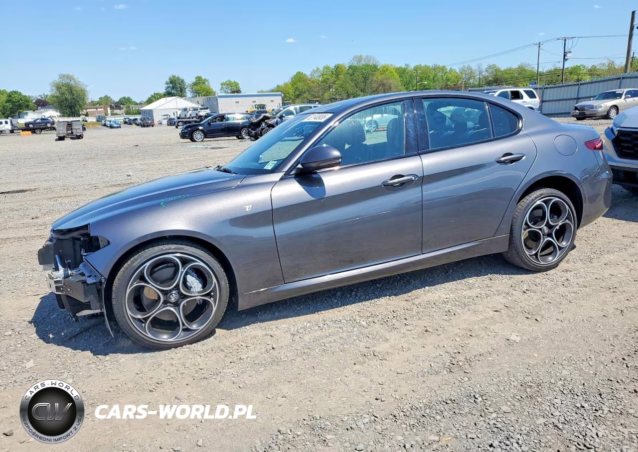 2022 Alfa Romeo Giulia Super