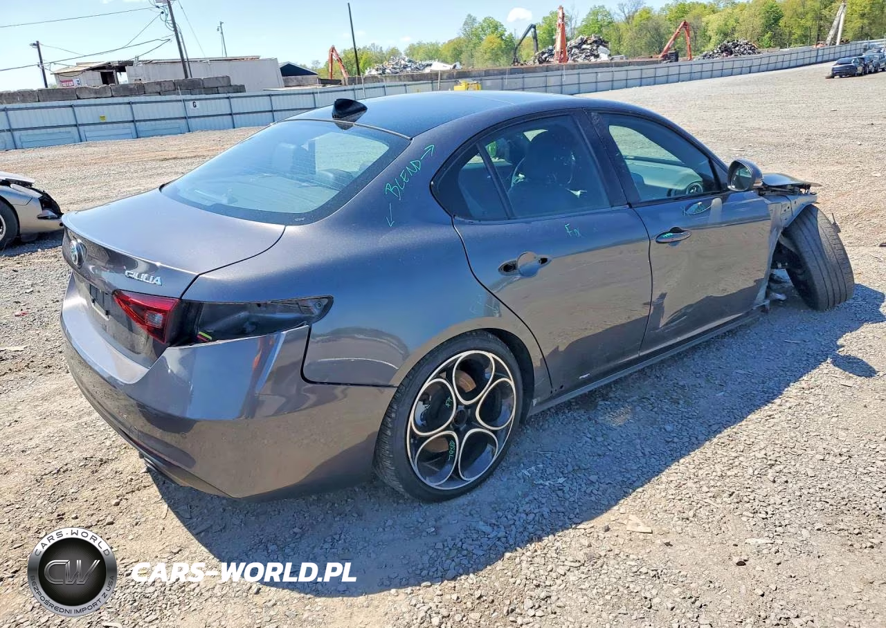2022 Alfa Romeo Giulia Super VIN:ZARFANBN8N7662152 - 3