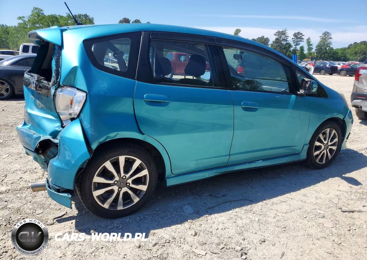 2013 Honda Fit Sport VIN:JHMGE8H54DC031785 - 3