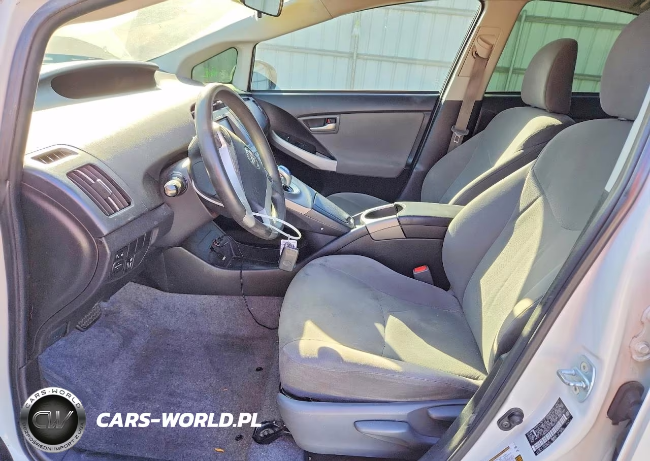 2015 Toyota Prius Two VIN:JTDKN3DU1F1966417 - 7