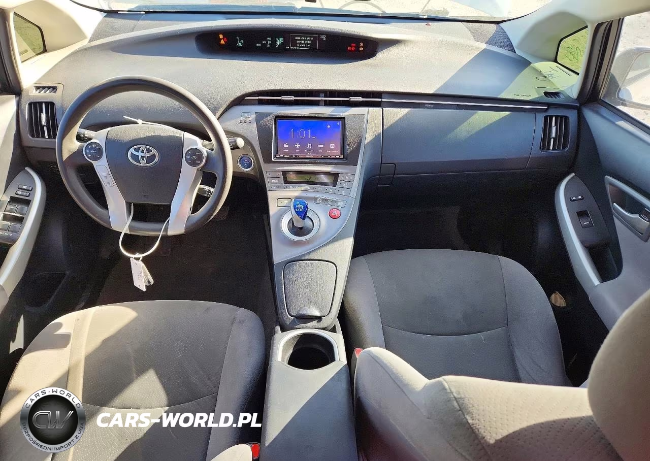 2015 Toyota Prius Two VIN:JTDKN3DU1F1966417 - 8