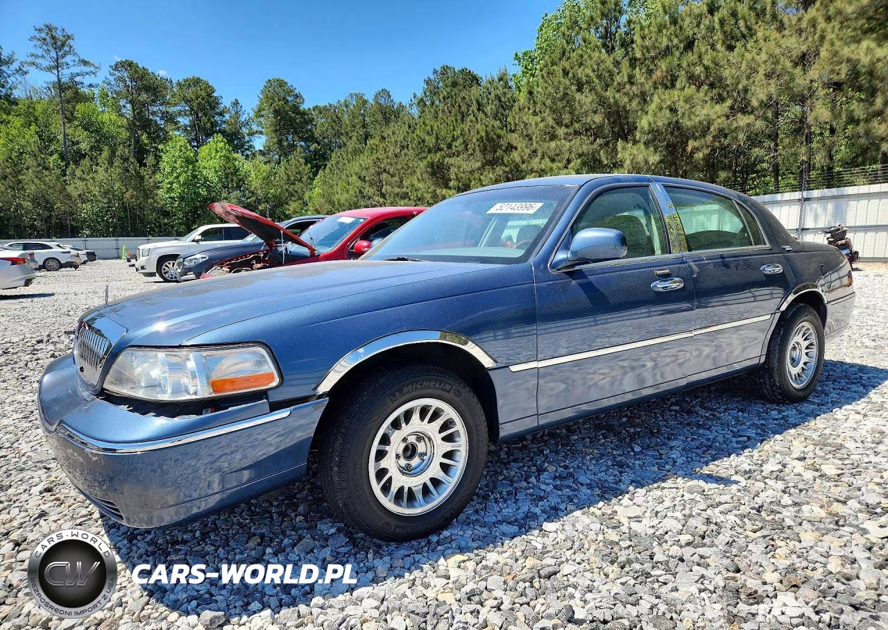 2005 Lincoln Town Car Signature Limited