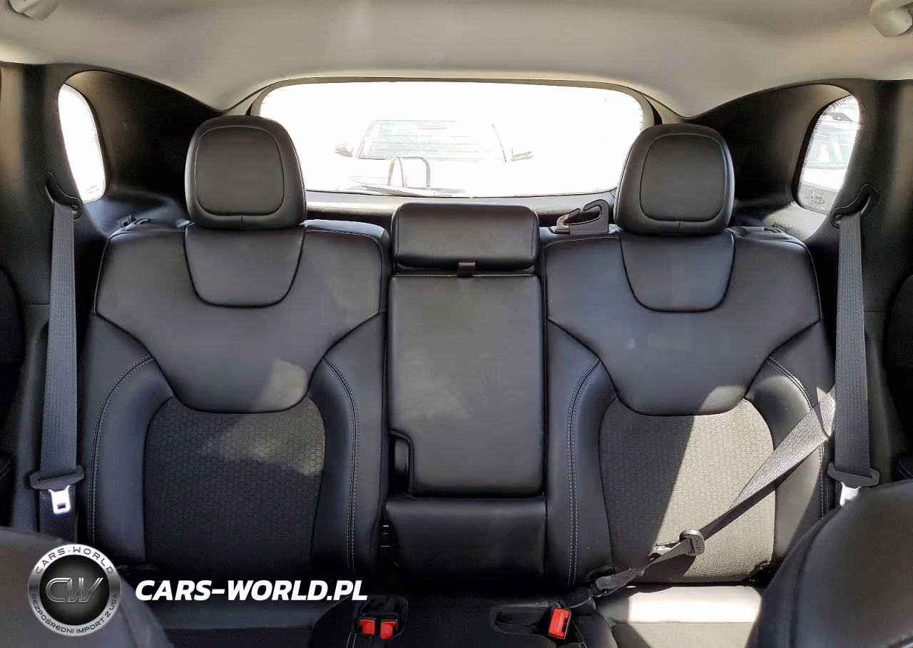 2019 Jeep Cherokee Latitude Plus VIN:1C4PJMLB7KD481330 - 10