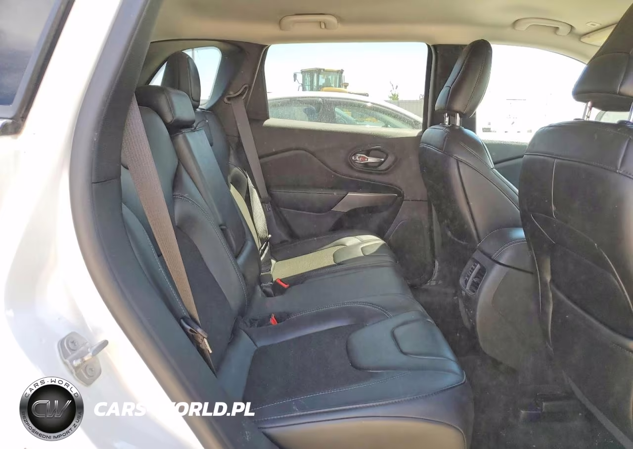 2019 Jeep Cherokee Latitude Plus VIN:1C4PJMLB7KD481330 - 11