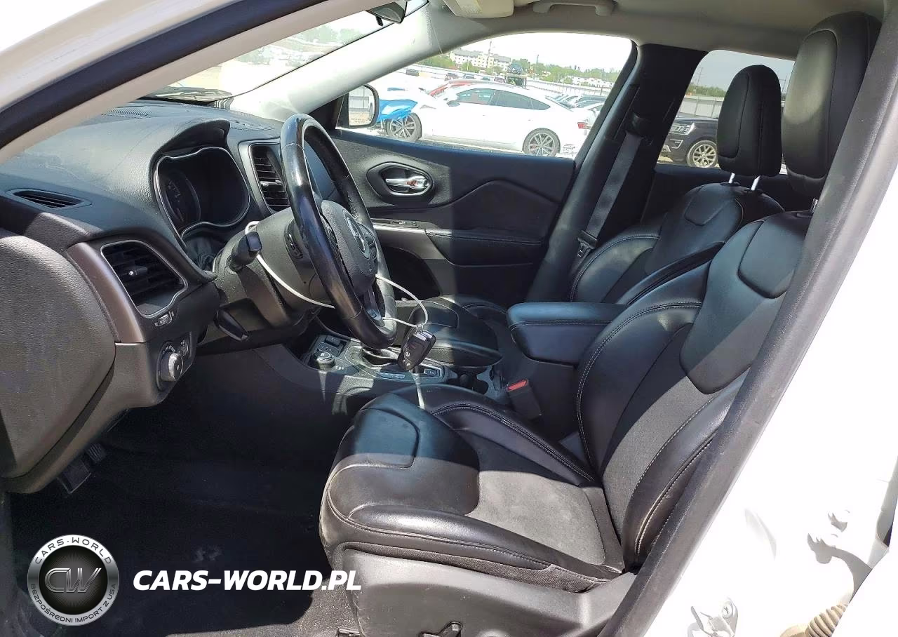 2019 Jeep Cherokee Latitude Plus VIN:1C4PJMLB7KD481330 - 7