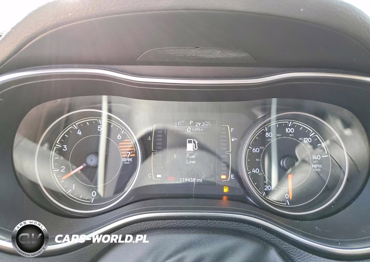 2019 Jeep Cherokee Latitude Plus VIN:1C4PJMLB7KD481330 - 9