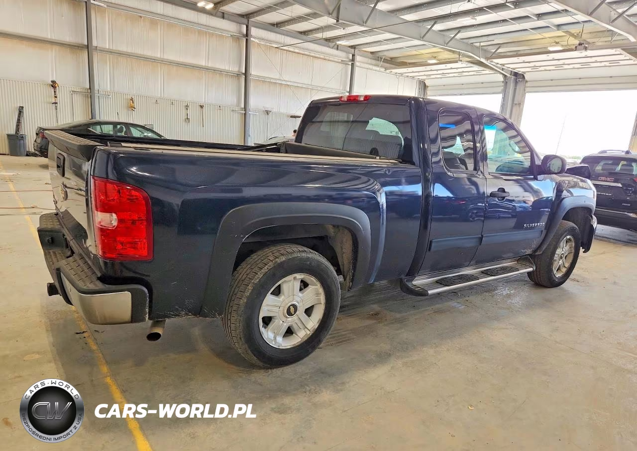 2011 Chev 1500 Silverado VIN:1GCRKSE37BZ269465 - 3