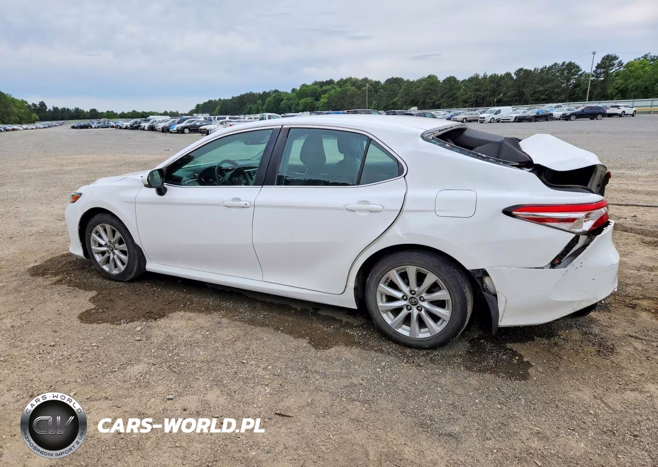 2018 Toyota Camry Le VIN:4T1B11HK2JU676845 - 2