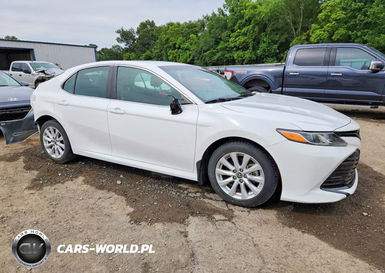 2018 Toyota Camry Le VIN:4T1B11HK2JU676845 - 4