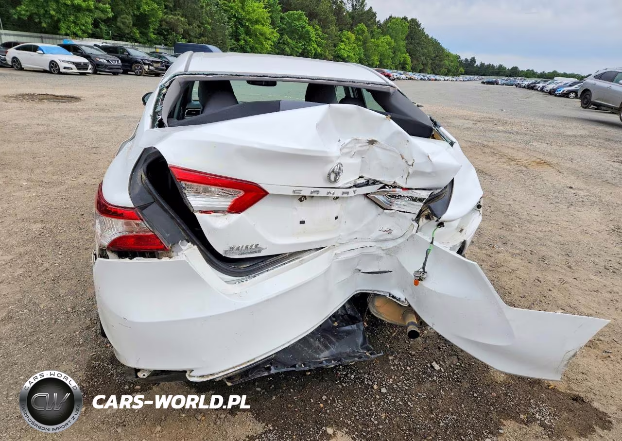 2018 Toyota Camry Le VIN:4T1B11HK2JU676845 - 6