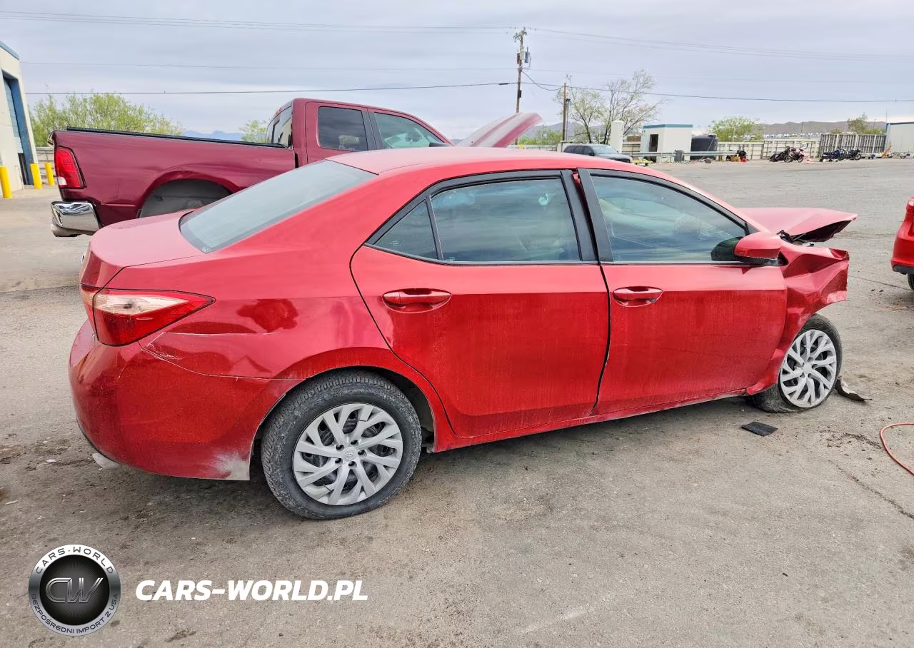 2018 Toyota Corolla Le VIN:2T1BURHE6JC102654 - 3